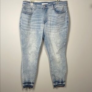 Judy Blue Light Wash Skinny Fit Crop Size 18W NWOT